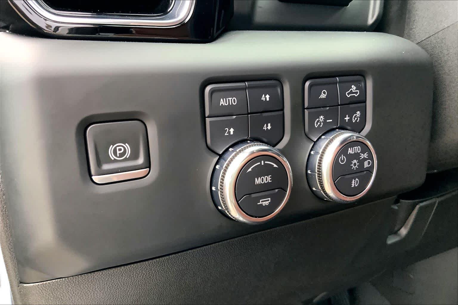 Used 2024 White Frost Tricoat GMC Denali Ultimate image 34