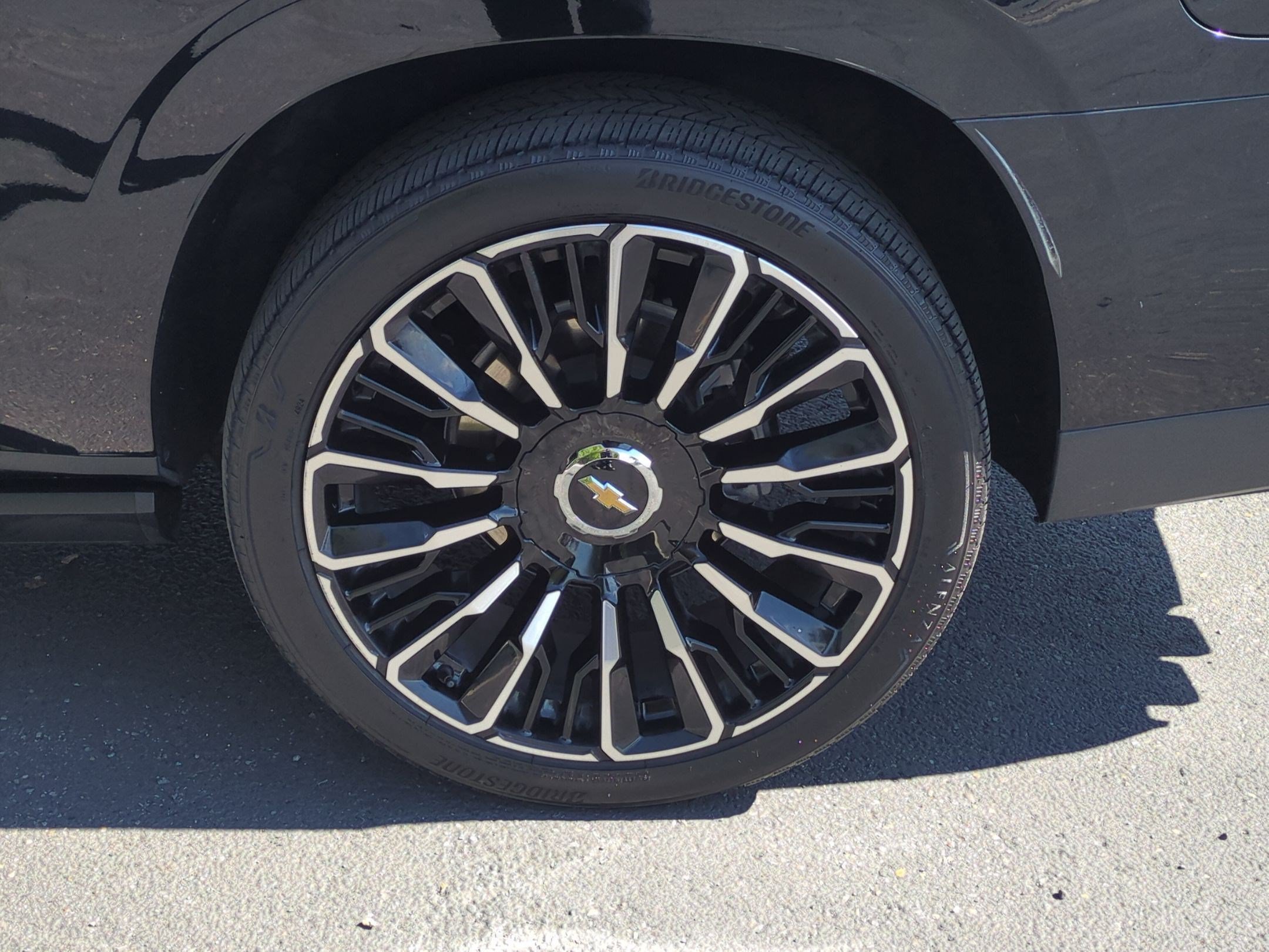 2025 Chevrolet Suburban High Country - Photo 13