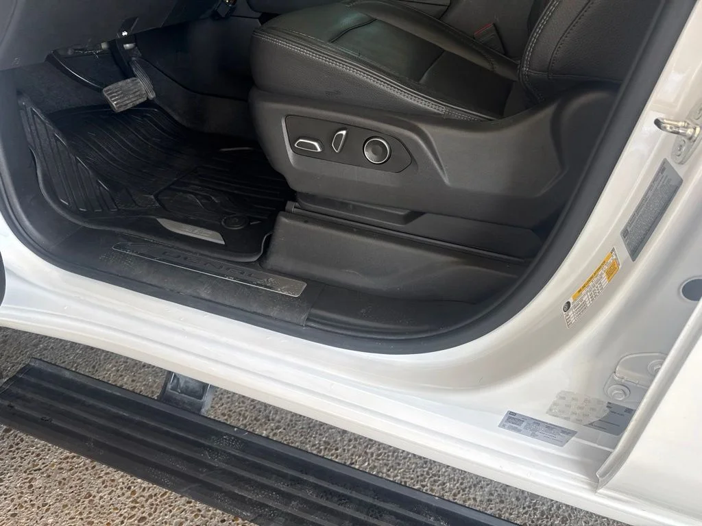 Used 2024 White GMC Denali image 5