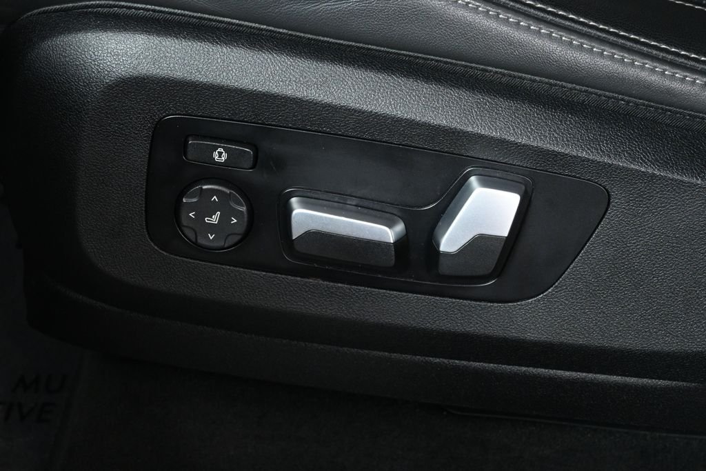 Used 2023 Black BMW xDrive40i image 28