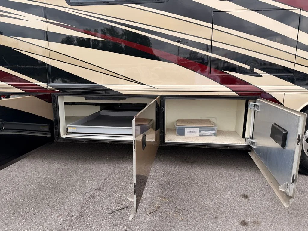 Used 2010 Black Fleetwood 42T image 30