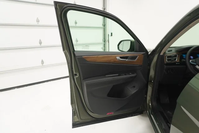 New 2026 Avocado Green Pearl Volkswagen 2.0T SE w/Technology image 13