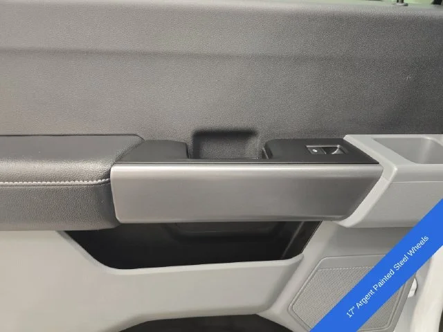 New 2027 Oxford White Ford F-350® XLT image 21