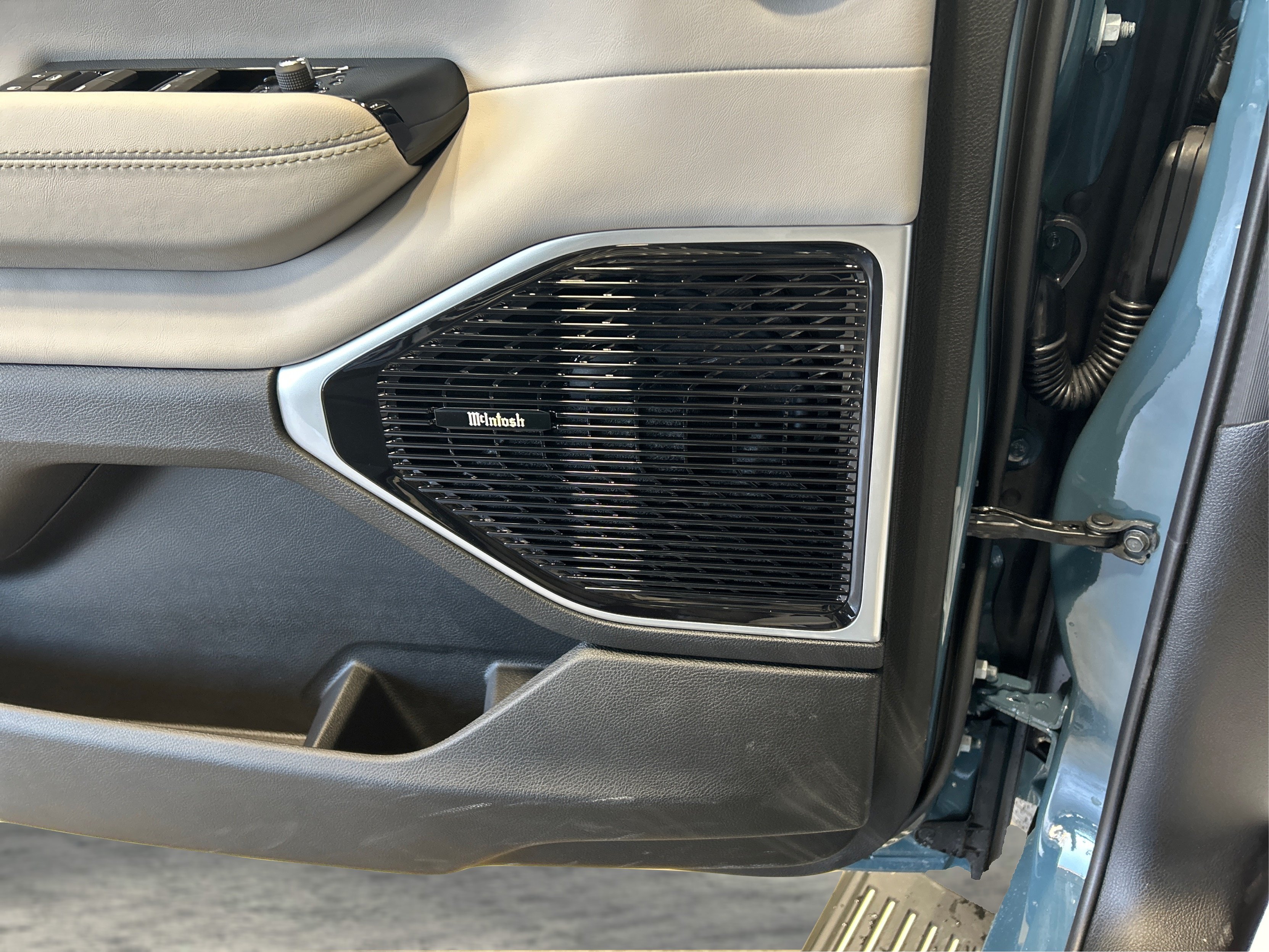 New 2026 Steel Blue Exterior Paint Jeep Limited Reserve image 30