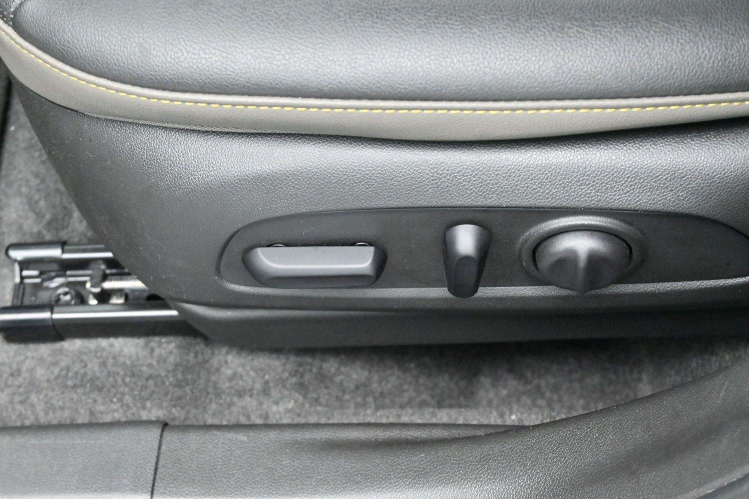 Used 2025 Summit White Chevrolet ACTIV image 14