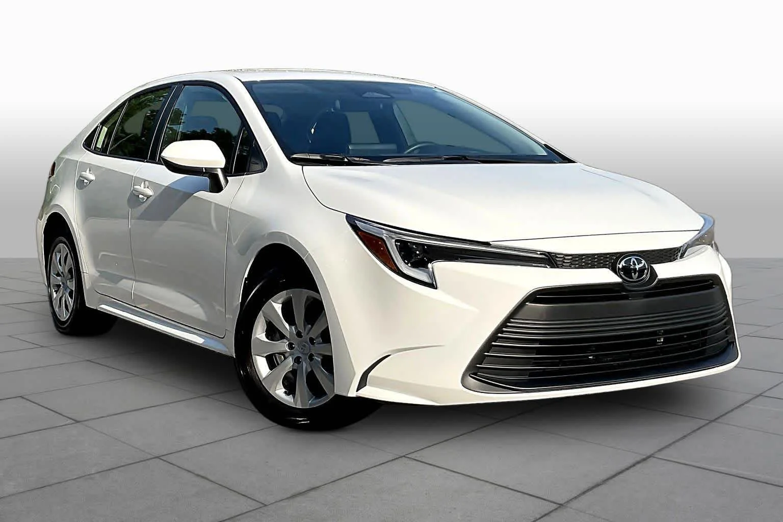 Used 2026 Ice Cap Toyota Hybrid LE image 3