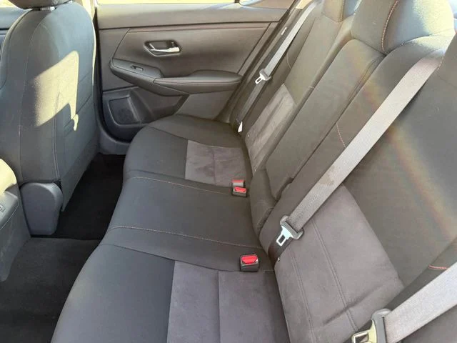 Used 2025 Aspen White Nissan SR image 31