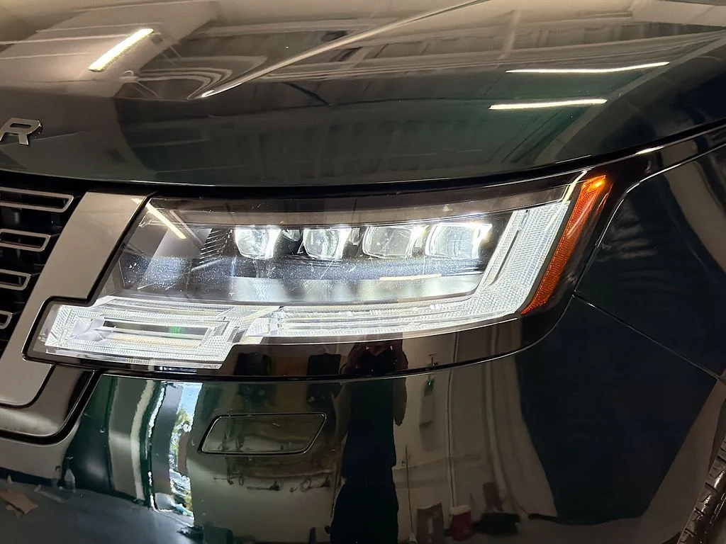 Certified Used 2025 British Racing Green SV Bespoke Ultra Met Gloss Land Rover Autobiography image 33