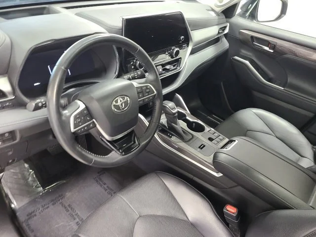 Used 2023 Blueprint Toyota Platinum image 22
