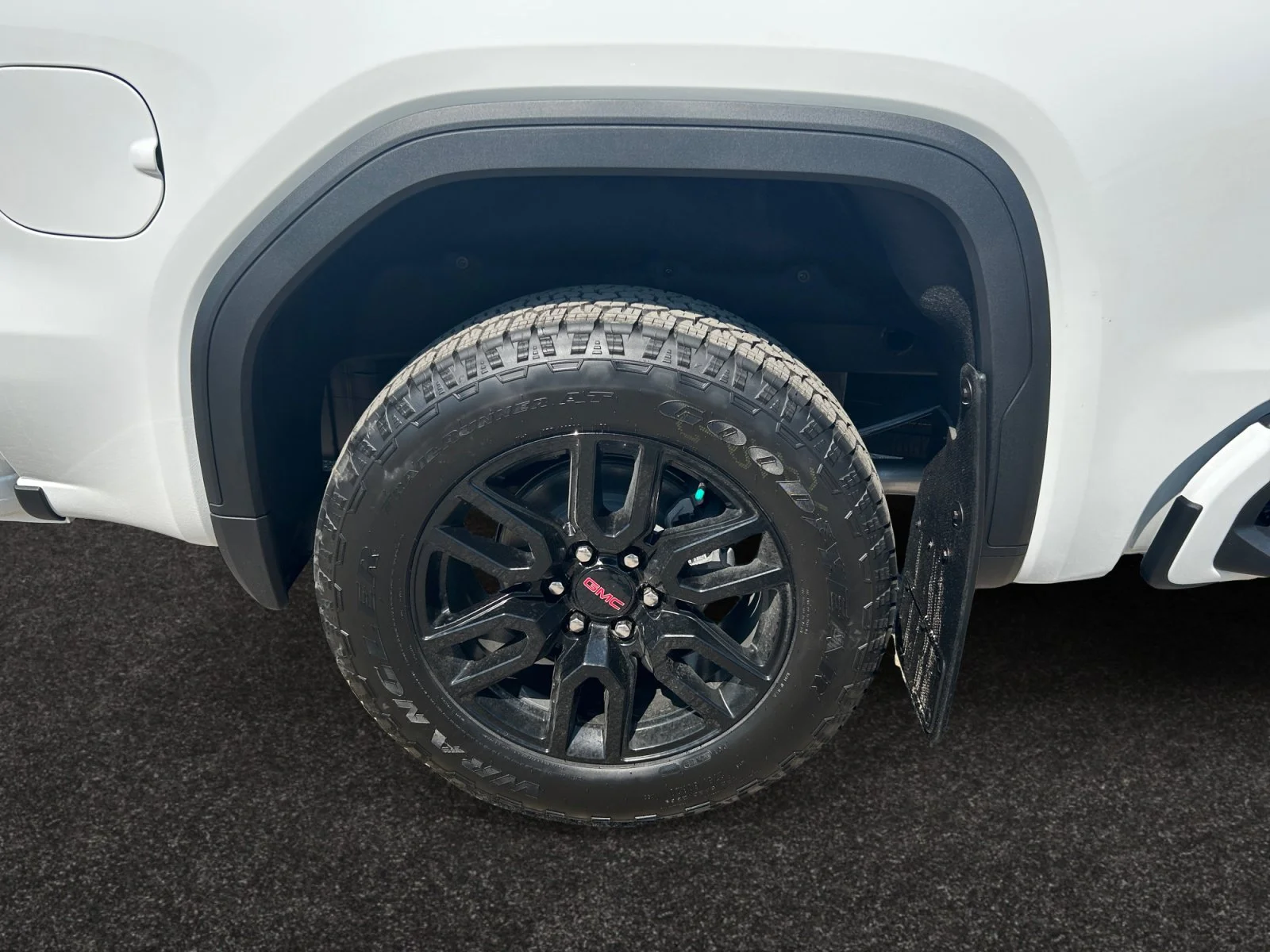 New 2026 Summit White GMC Elevation image 9