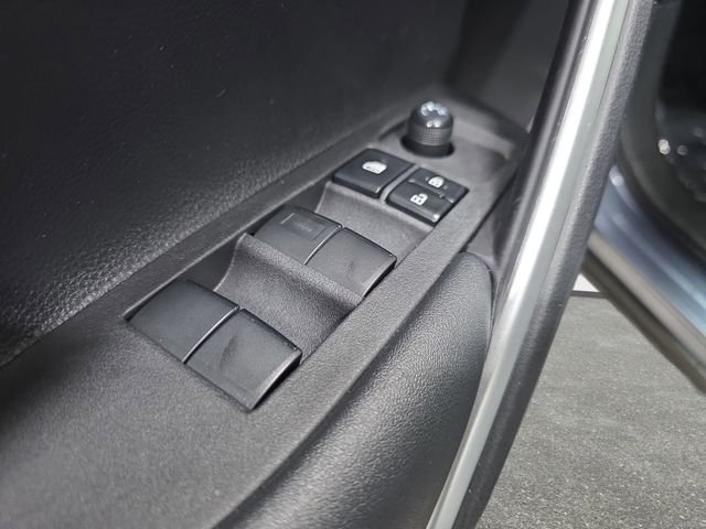 2024 Toyota Corolla Cross LE - Photo 23