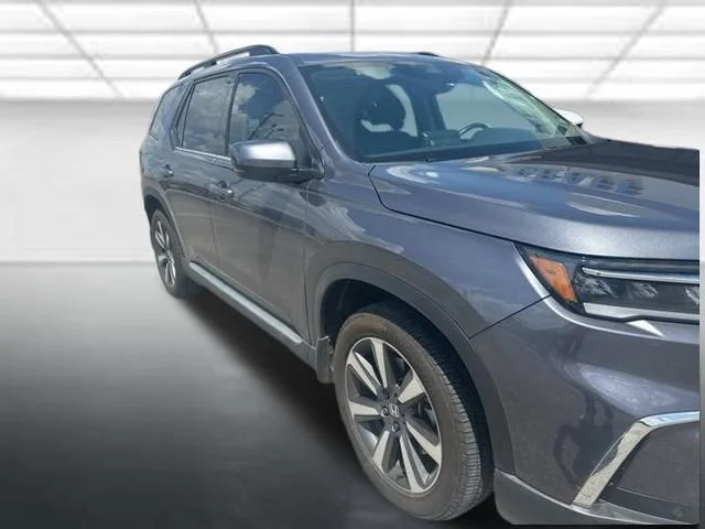 2025 Honda Pilot Touring AWD's photo