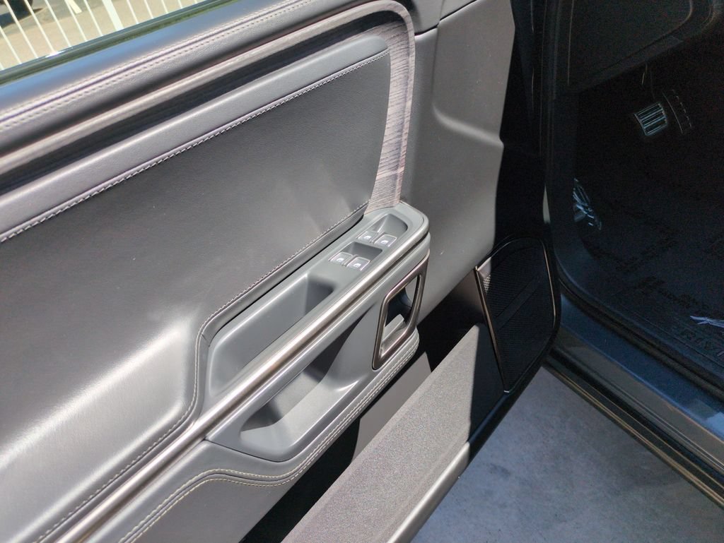 2023 Rivian R1S Adventure - Photo 11