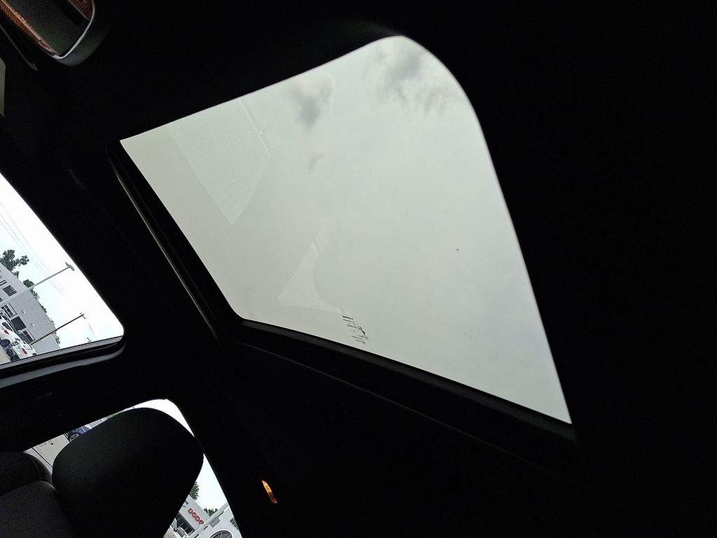 Used 2023  Dodge SXT image 16