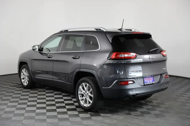Used 2018 Gray Jeep Latitude Plus image 26