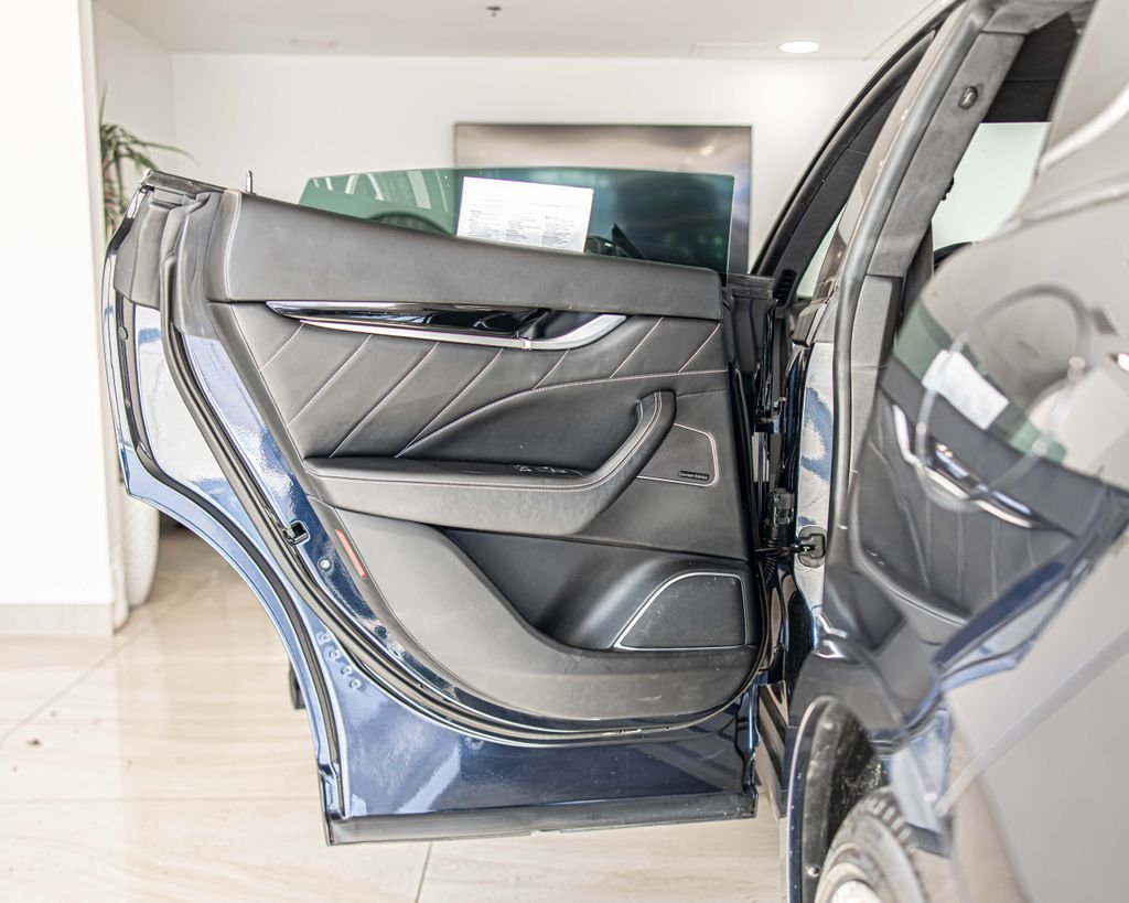 Used 2019 White Maserati S GranSport image 38