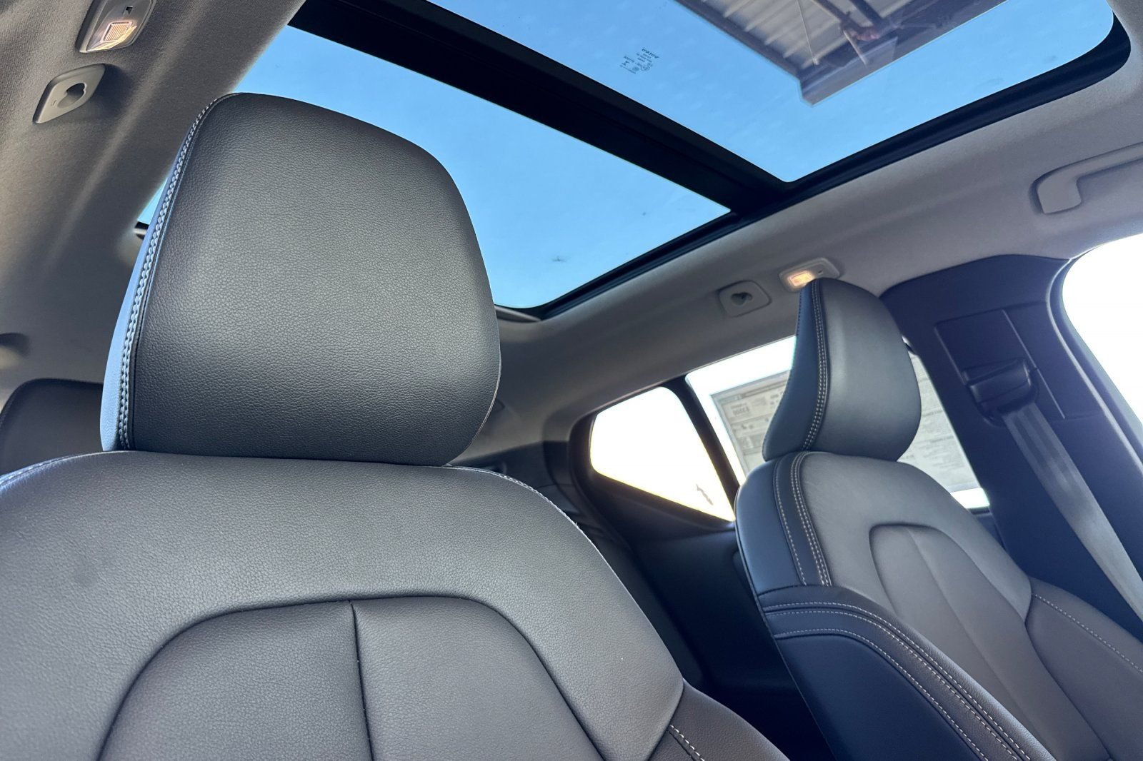 2026 Volvo XC40 Plus - Photo 16