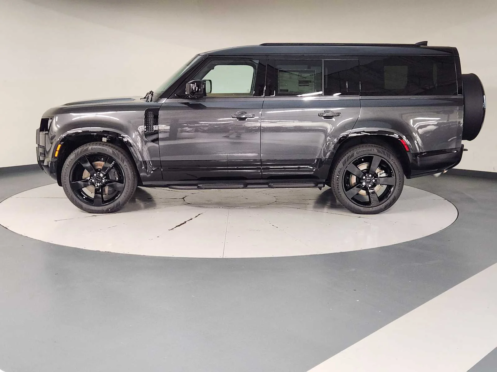 New 2026 Carpathian Grey Premium Metallic Land Rover X-Dynamic SE - 130 P400 image 8