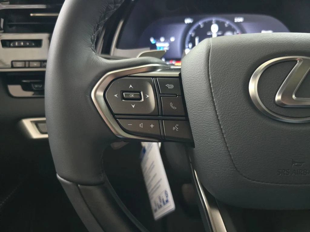 New 2026 Eminent White Pearl Lexus PREMIUM image 17