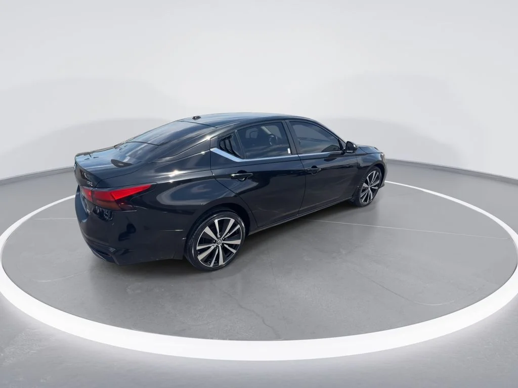 Used 2020 Black Nissan 2.5 SR image 8