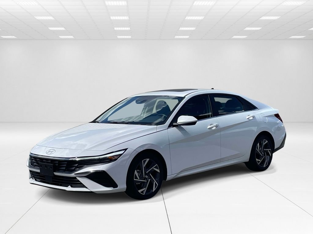 Certified Used 2025 White Hyundai SEL Convenience image 3