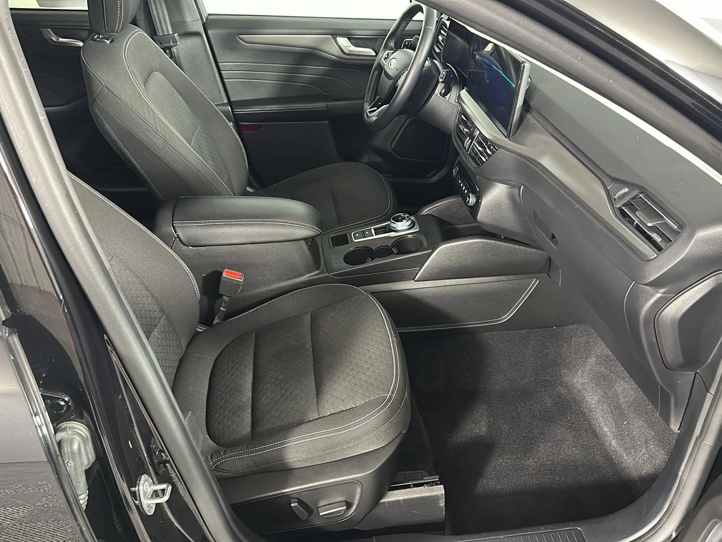 Used 2023 Agate Black Metallic Ford Active image 6