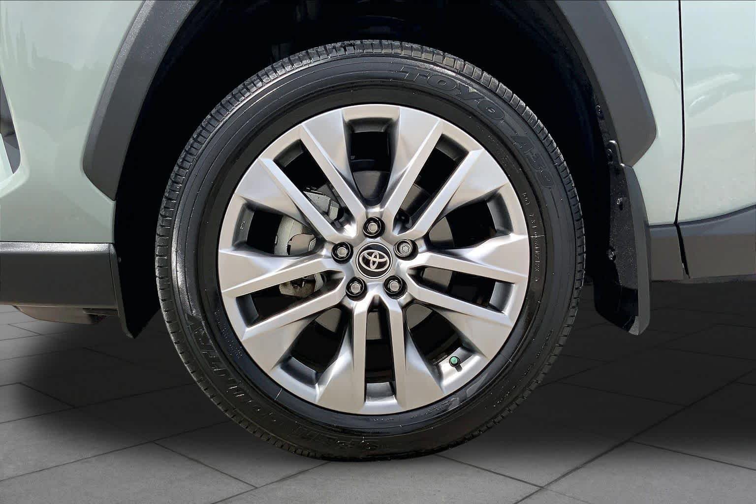 Used 2023 Lunar Rock Toyota XLE Premium image 11