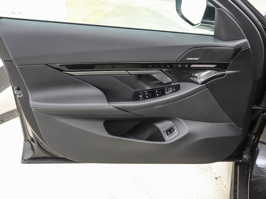 2026 BMW 5 Series 530i - Photo 10