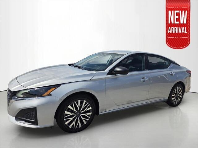 Used 2025 Brilliant Silver Metallic Nissan SV image 1