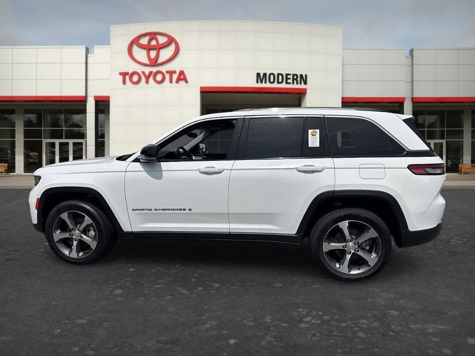Used 2023 Bright White Clearcoat Jeep Limited image 5
