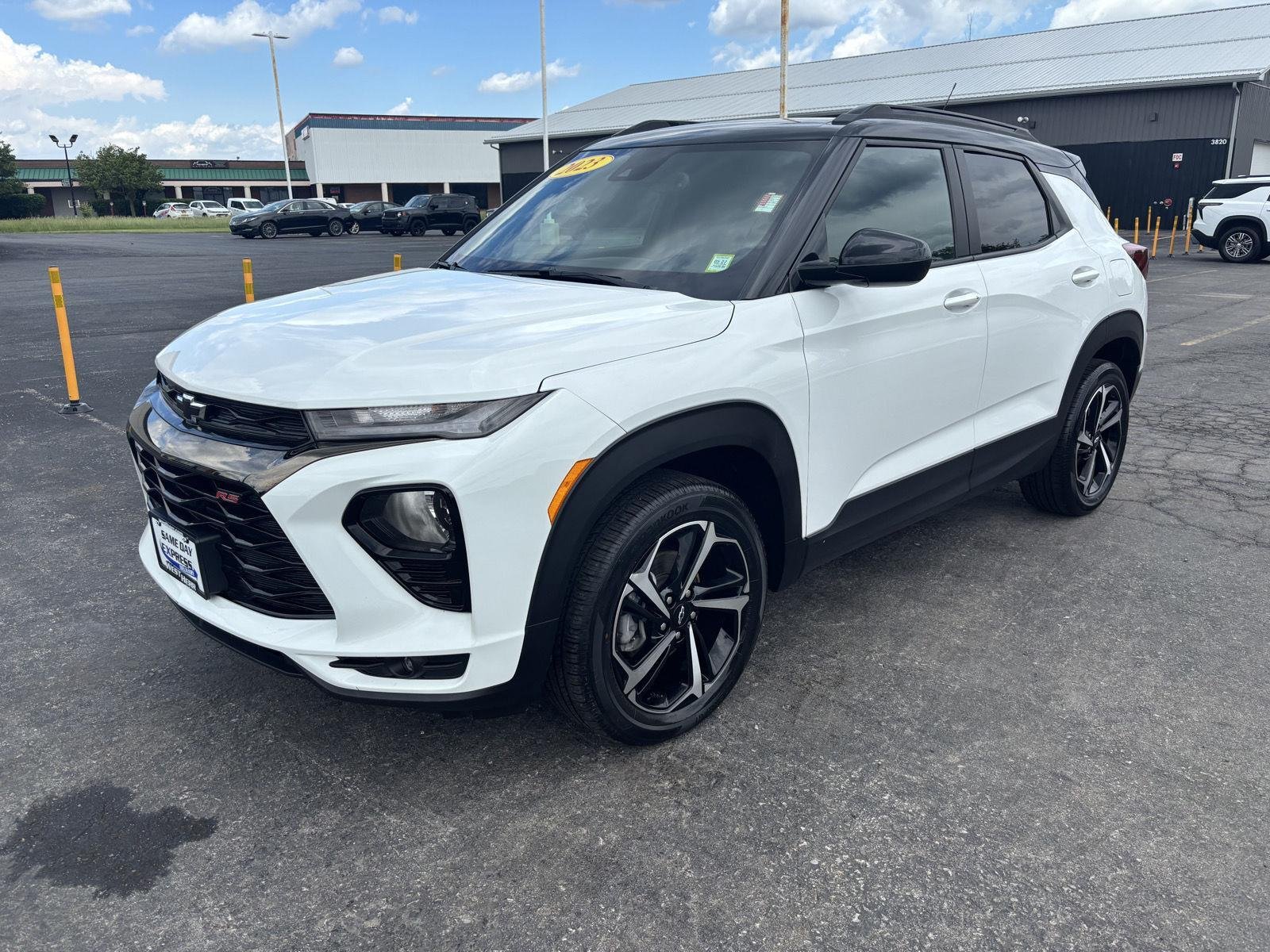 Used 2023 Summit White Chevrolet RS image 3