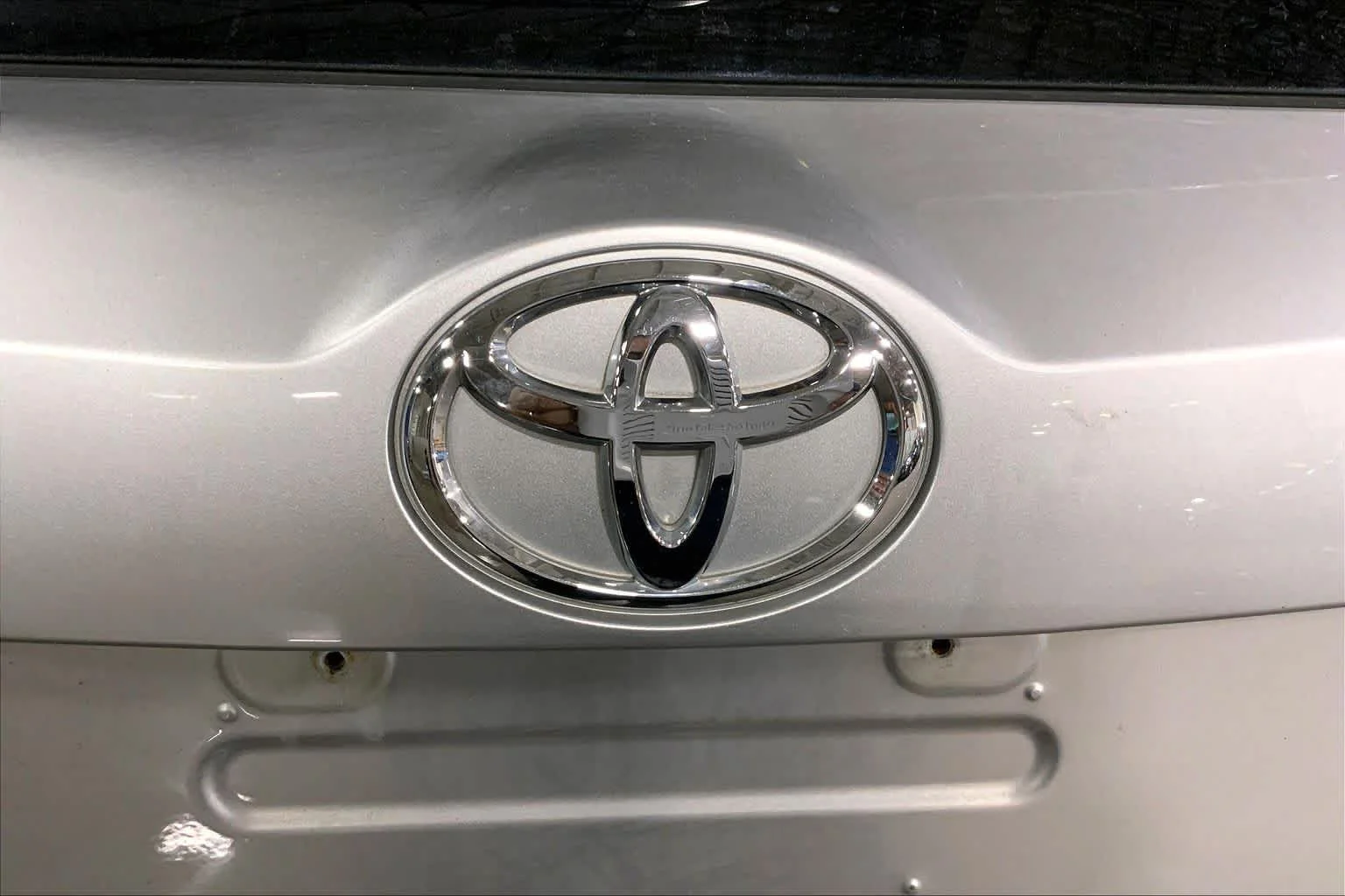 Used 2013 Classic Silver Metallic Toyota LE image 31