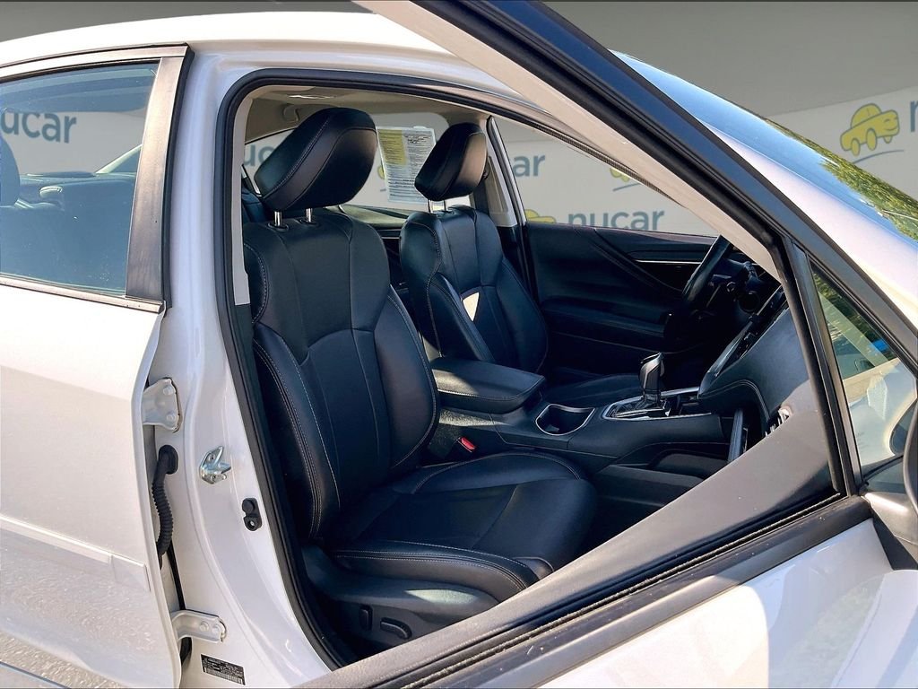 Used 2025 Crystal White Pearl Subaru Limited image 11