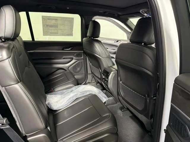 New 2026 White/off-white Jeep Limited image 34