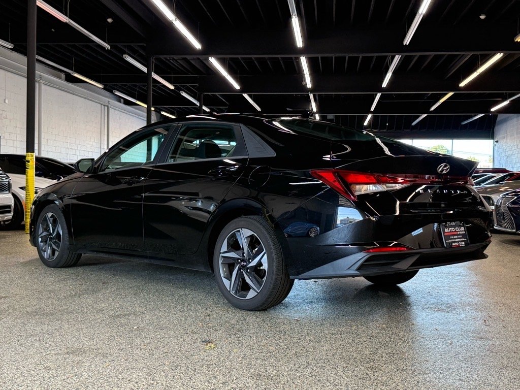 2023 Hyundai Elantra SEL Convenience photo 4