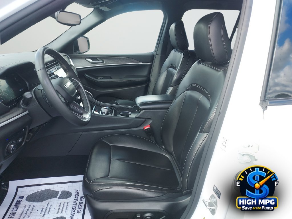 Used 2024 White Jeep 4xe image 32