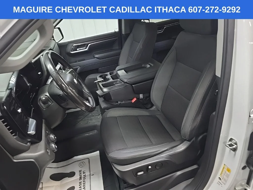 Used 2022 White Chevrolet LT image 29