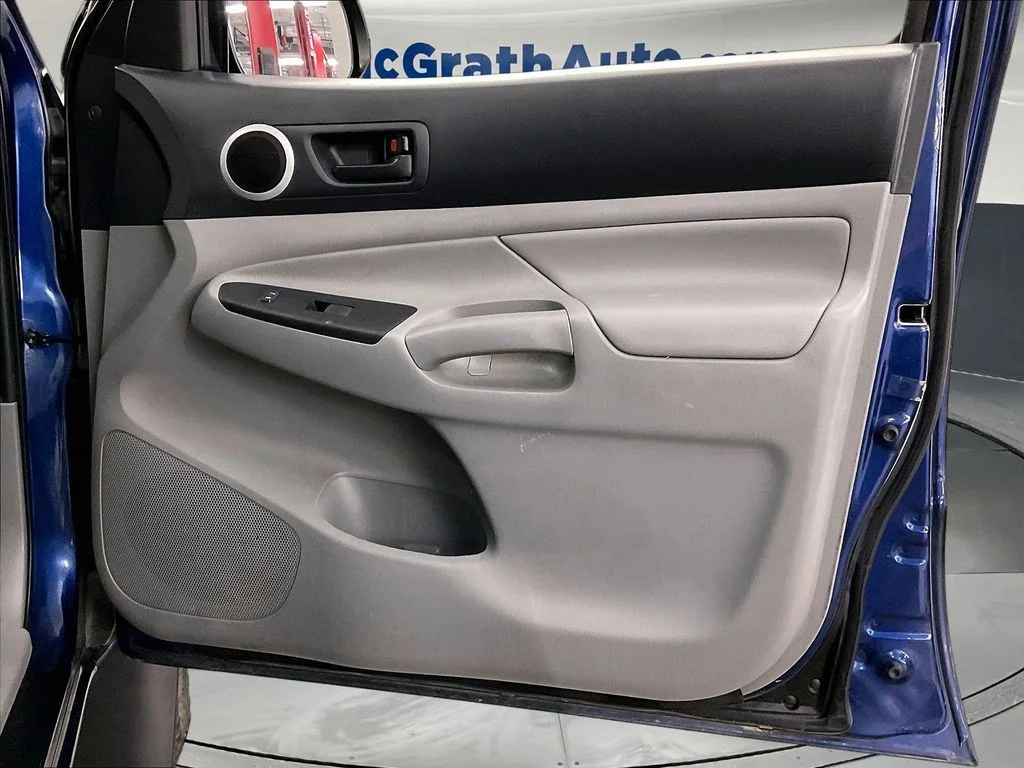 Used 2014 Blue Toyota Base image 29