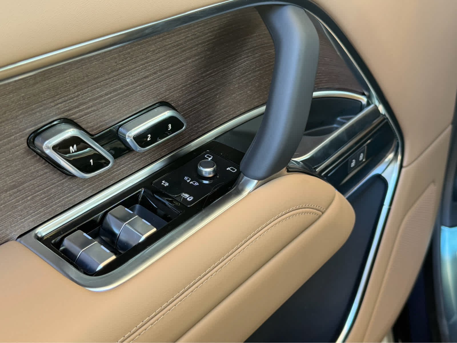 New 2026 Varesine Blue LAND ROVER SE image 18