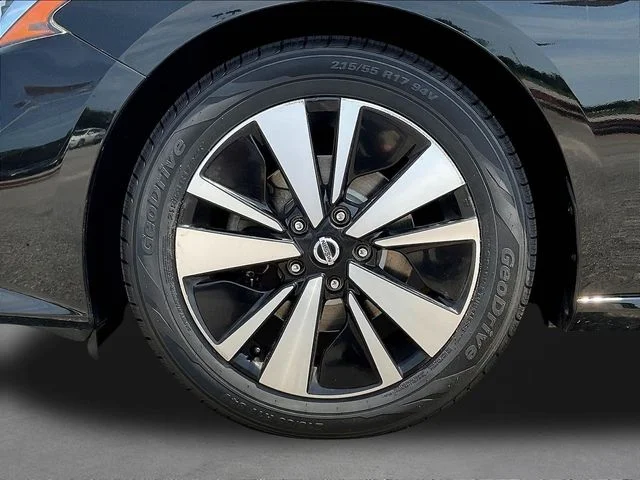 Used 2019 Black Nissan 2.5 SL image 36