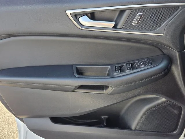 Used 2022 White Ford SEL image 27