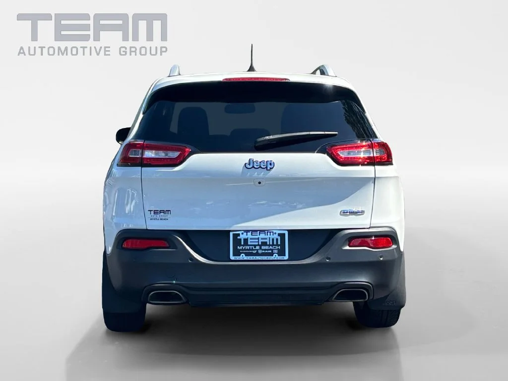 Used 2017 White Jeep Latitude image 6