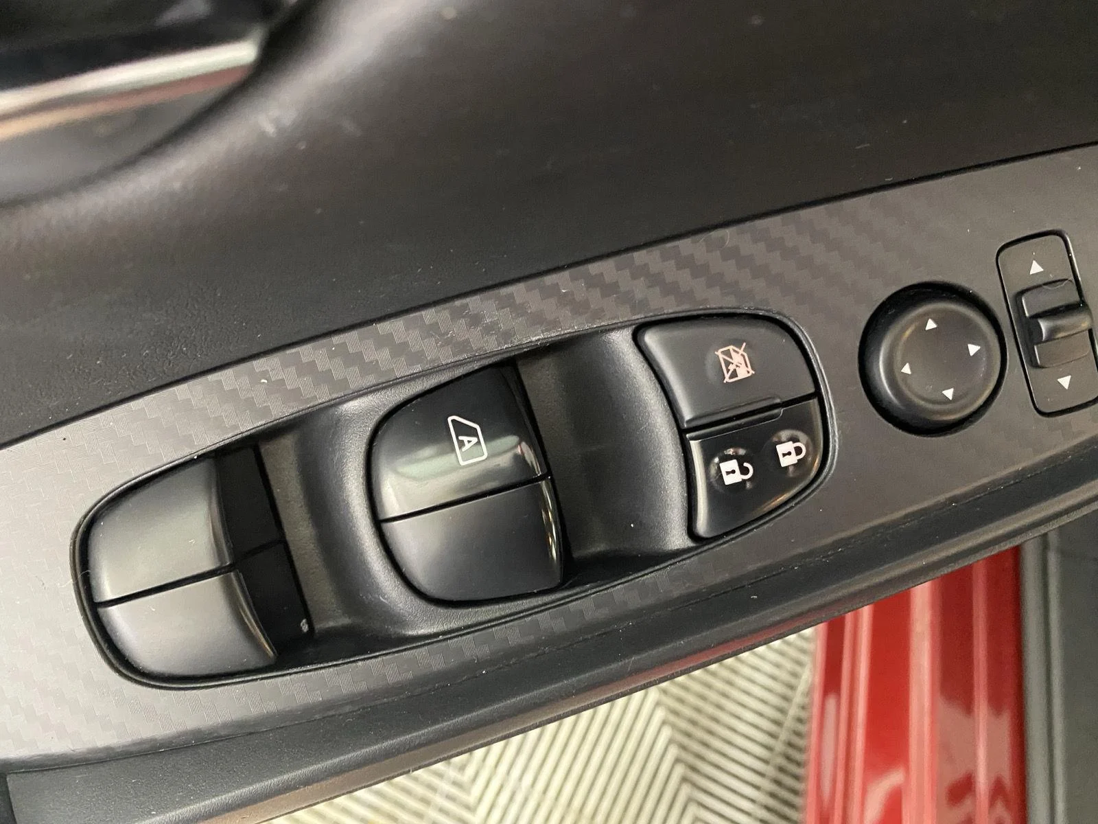 Used 2020 Scarlet Ember Tintcoat Nissan SV image 13