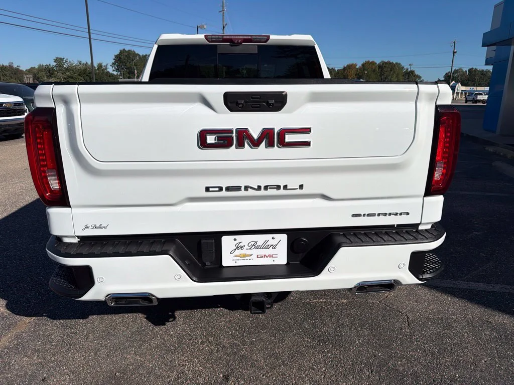 Used 2023 SUMMIT WHITE GMC Denali image 4