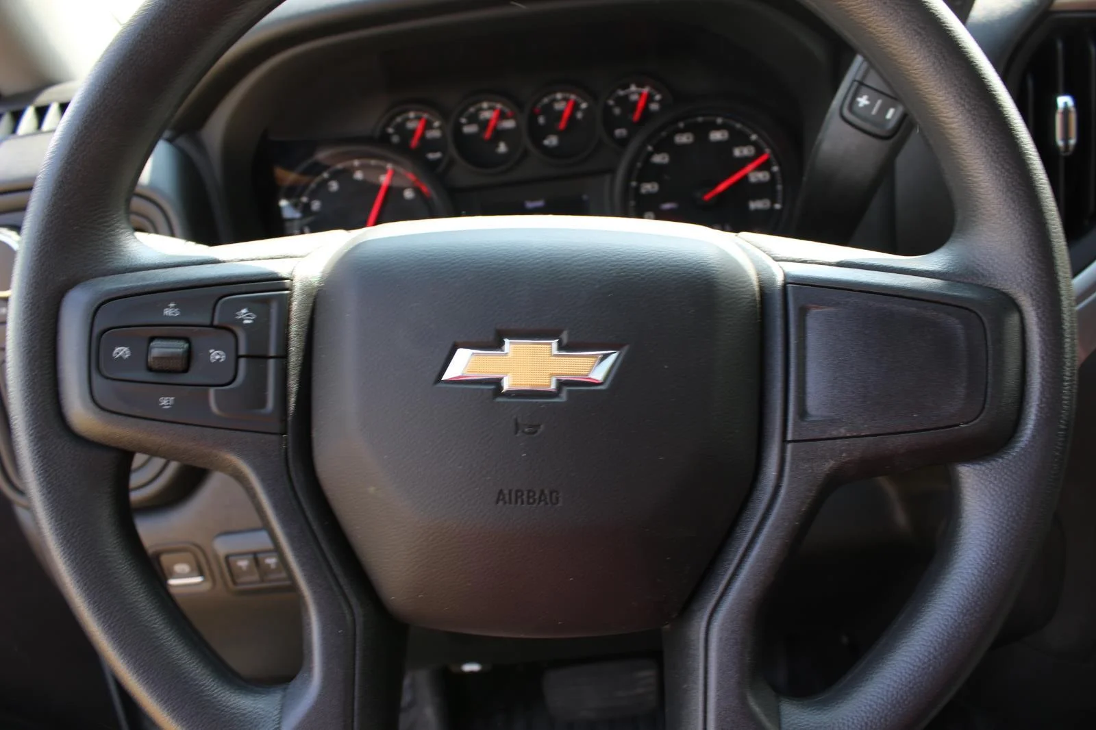 New 2025 Summit White Chevrolet Work Truck image 17