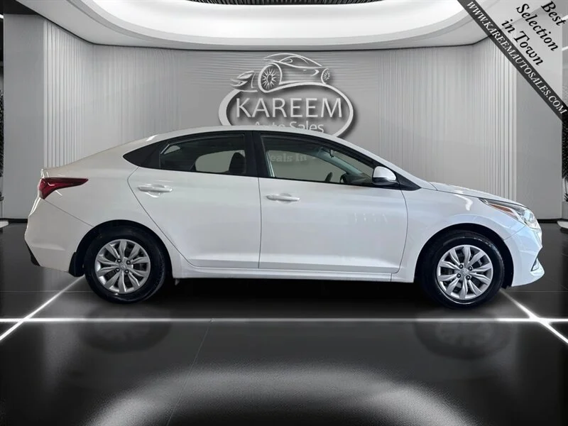 Used 2018 Frost White Pearl Hyundai SE image 4