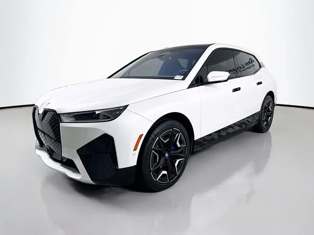 Used 2024 White BMW xDrive50 image 3
