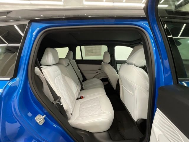 New 2026 Hydro Blue Pearl-Coat Exterior Paint Jeep Overland image 25