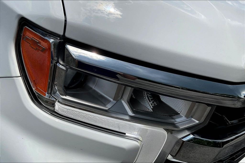 Used 2024 White Chevrolet LT image 35
