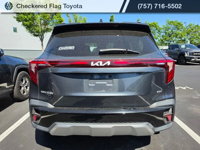 Used 2024 Gravity Gray Kia EX image 5